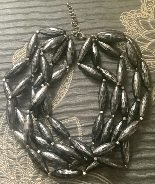 Silver and black multi strand chunky lozenge barrel bead necklace 18-21”