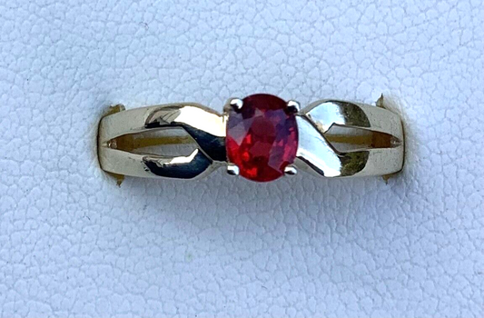 9ct red gemstone oval ring 5x4mm size N solitaire yellow gold