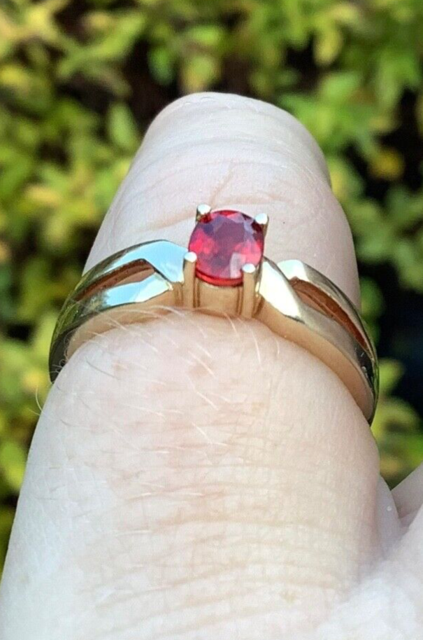 9ct red gemstone oval ring 5x4mm size N solitaire yellow gold