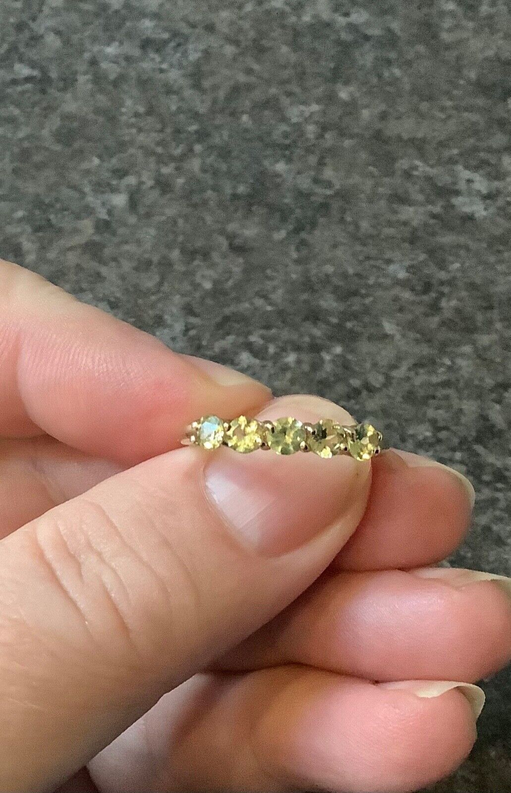 9ct 5 stone yellow green gemstone size N1/2-O yellow gold colour changing