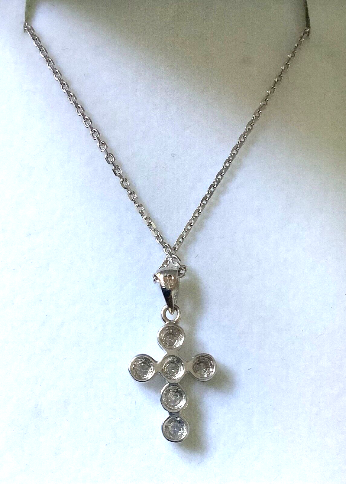9ct Diamond cross white gold pendant on 18" 9ct white gold chain
