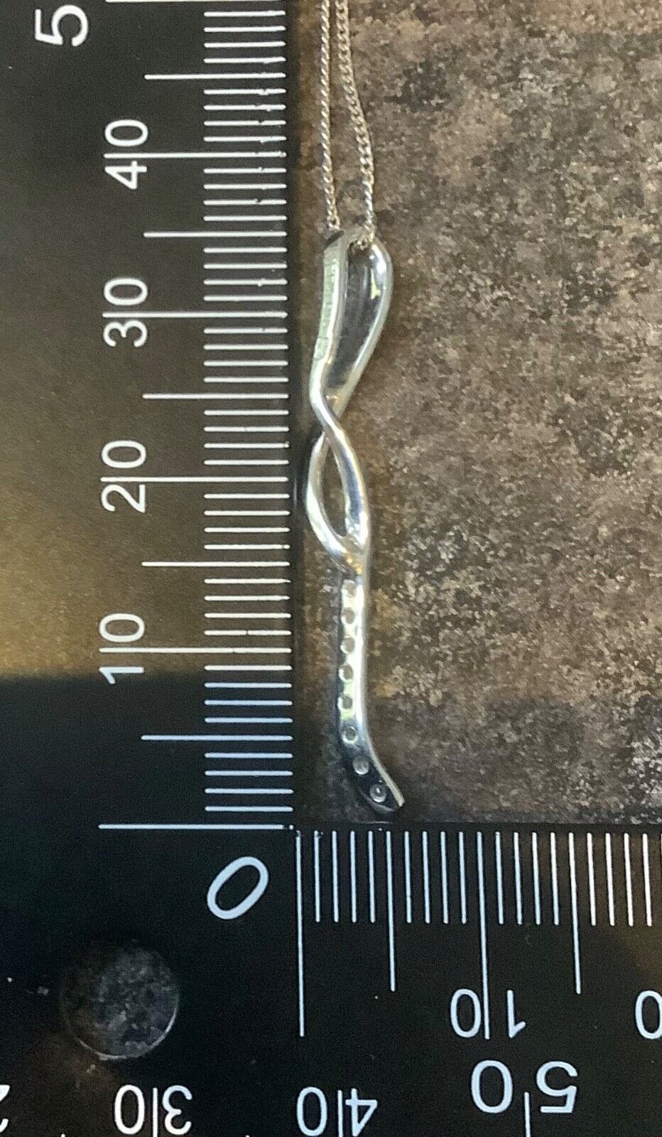 9ct Diamond wave bar white gold pendant necklace on 18" 9ct fine chain