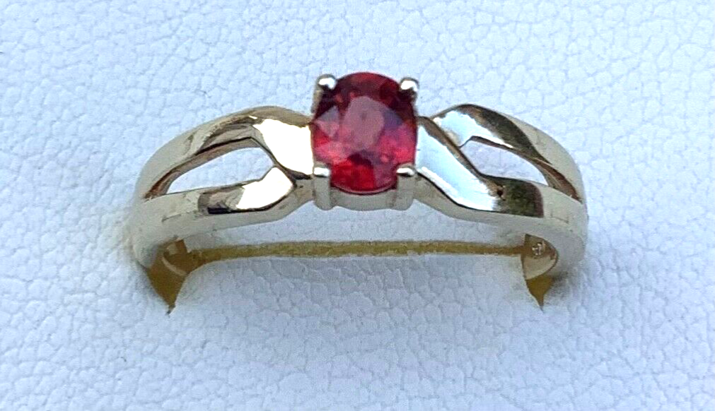 9ct red gemstone oval ring 5x4mm size N solitaire yellow gold
