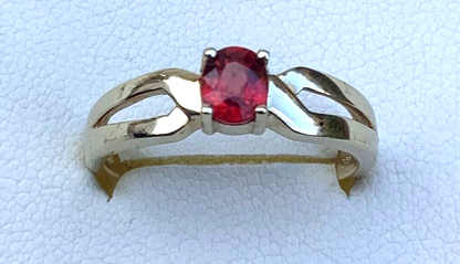 9ct red gemstone oval ring 5x4mm size N solitaire yellow gold