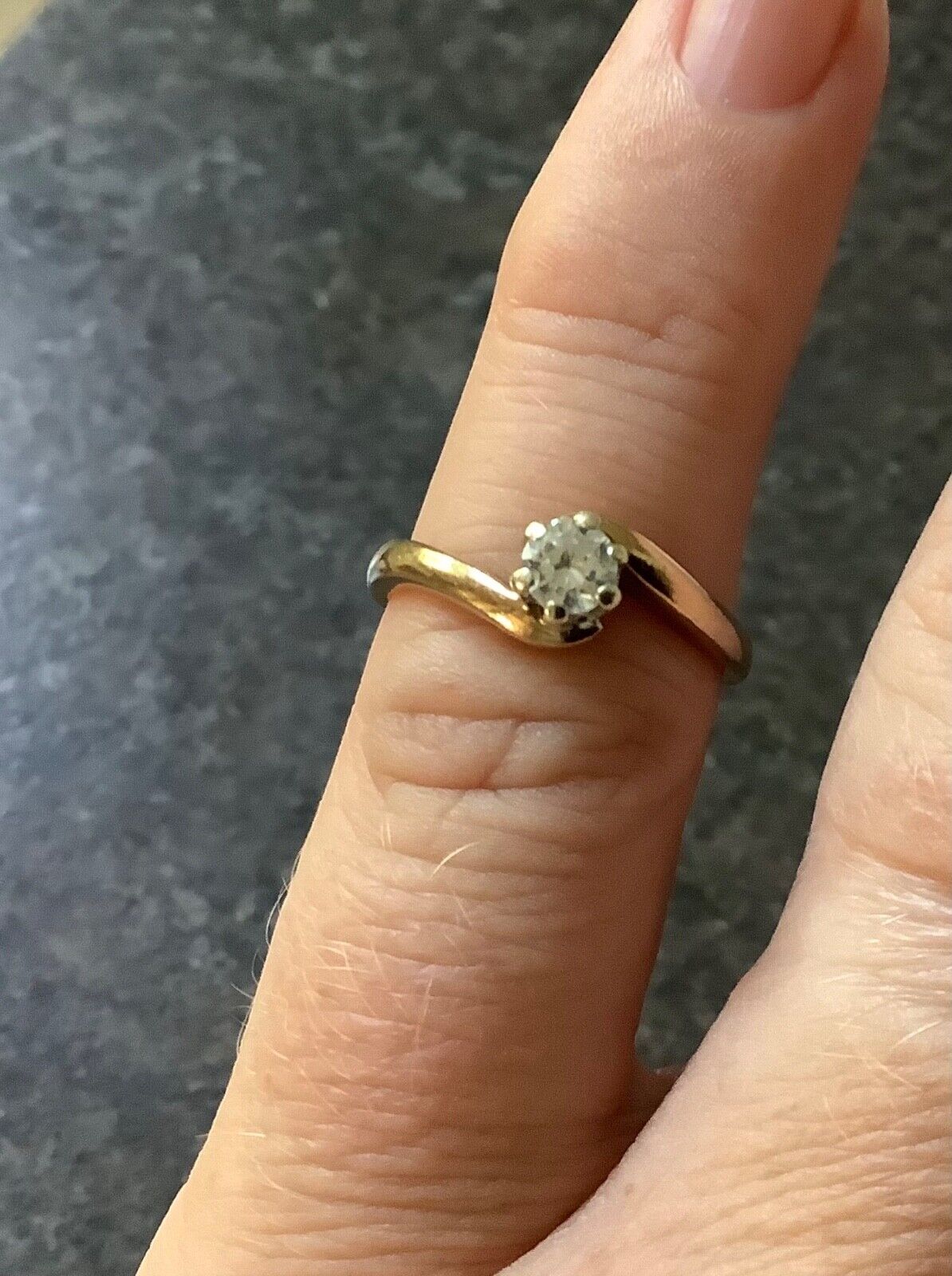 9ct diamond 0.25ct solitaire engagement ring & 9ct wedding ring J1/2 y. gold set