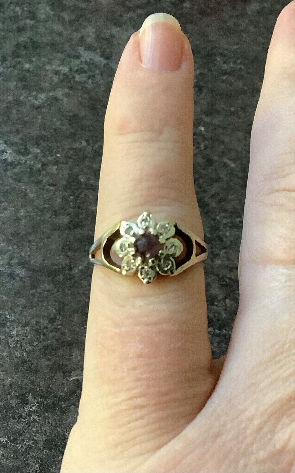 9ct amethyst and diamond vintage flower ring size K1/2 READ DESCRIPTION!
