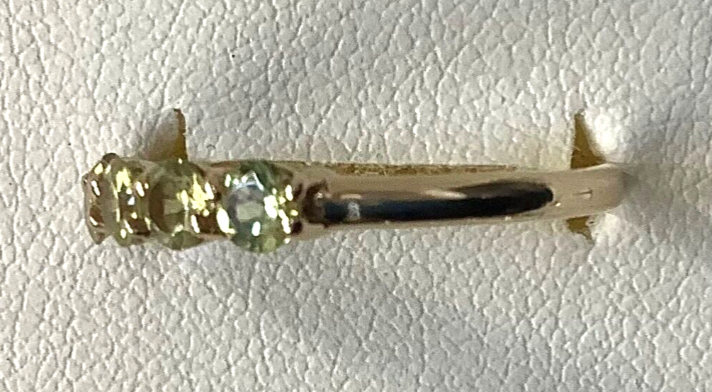 9ct 5 stone yellow green gemstone size N1/2-O yellow gold colour changing