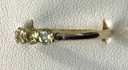 9ct 5 stone yellow green gemstone size N1/2-O yellow gold colour changing