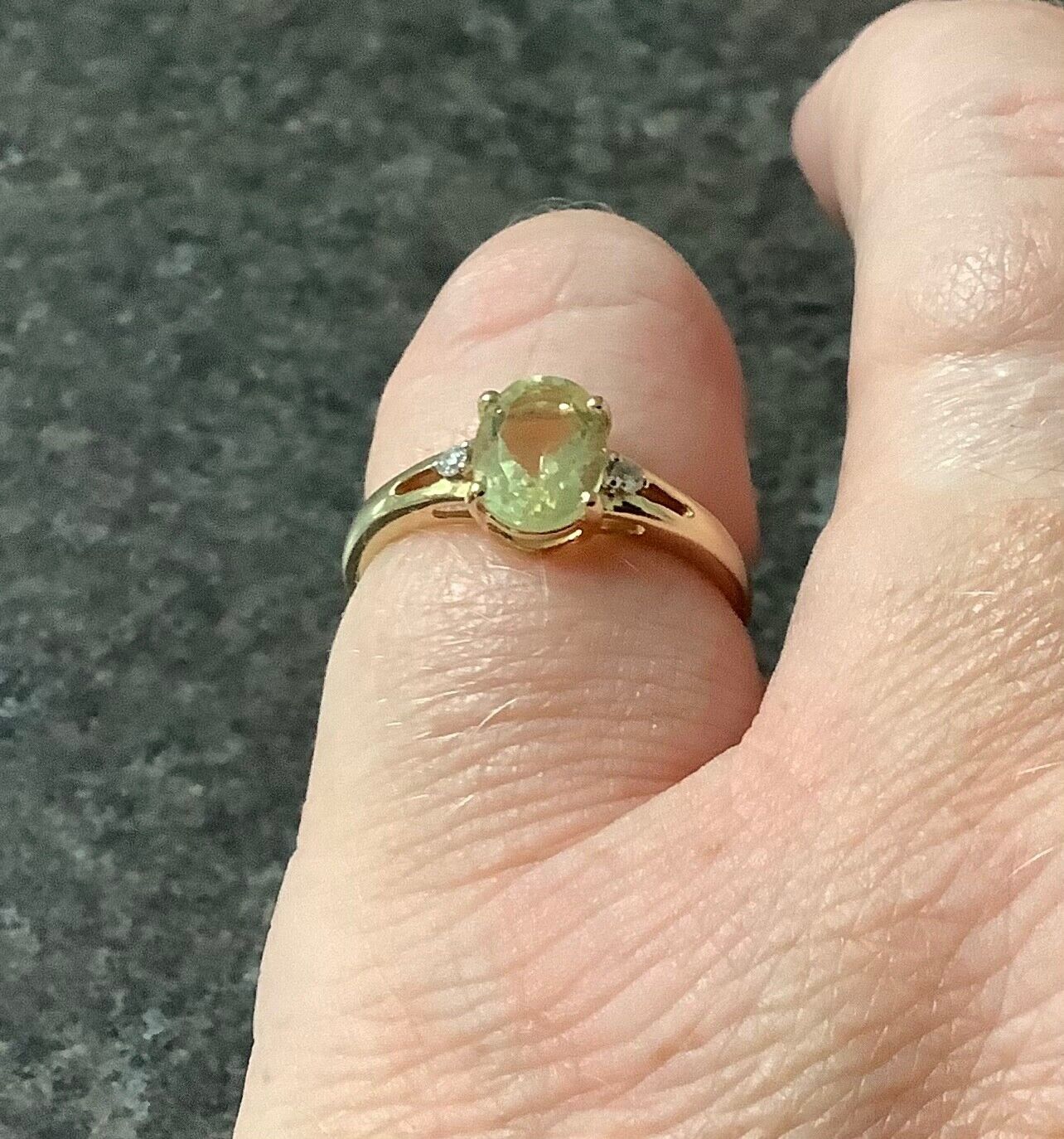 10k greenish yellow Beryl and diamond ring size N yellow gold