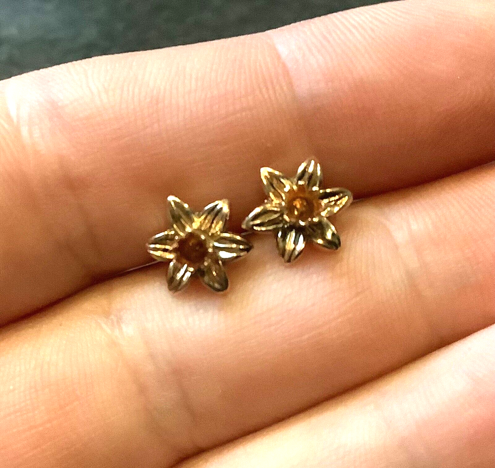 Clogau 9ct daffodil stud earrings yellow and rose gold (not original backs)