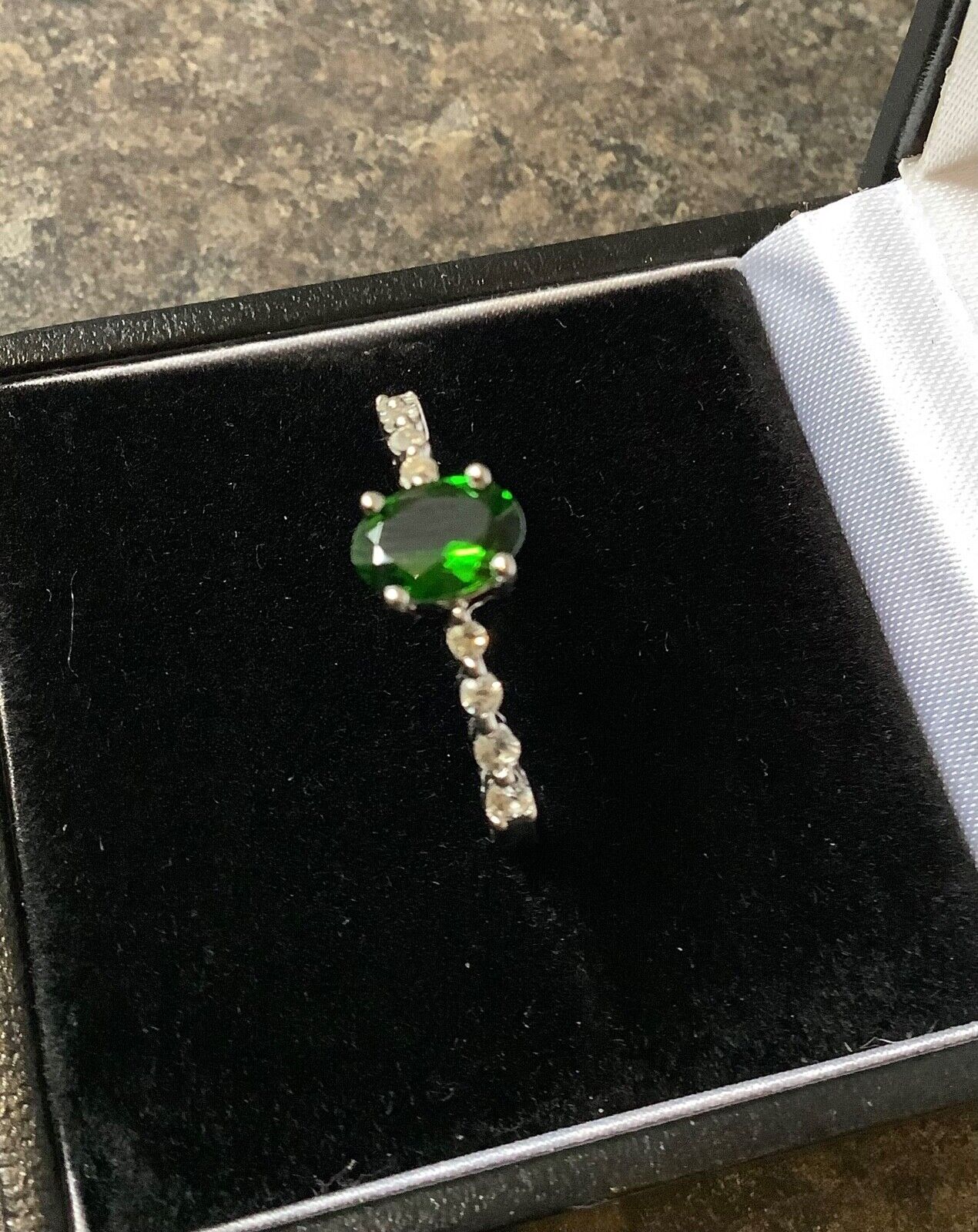9ct Chrome diopside and white zircon ring size N white gold