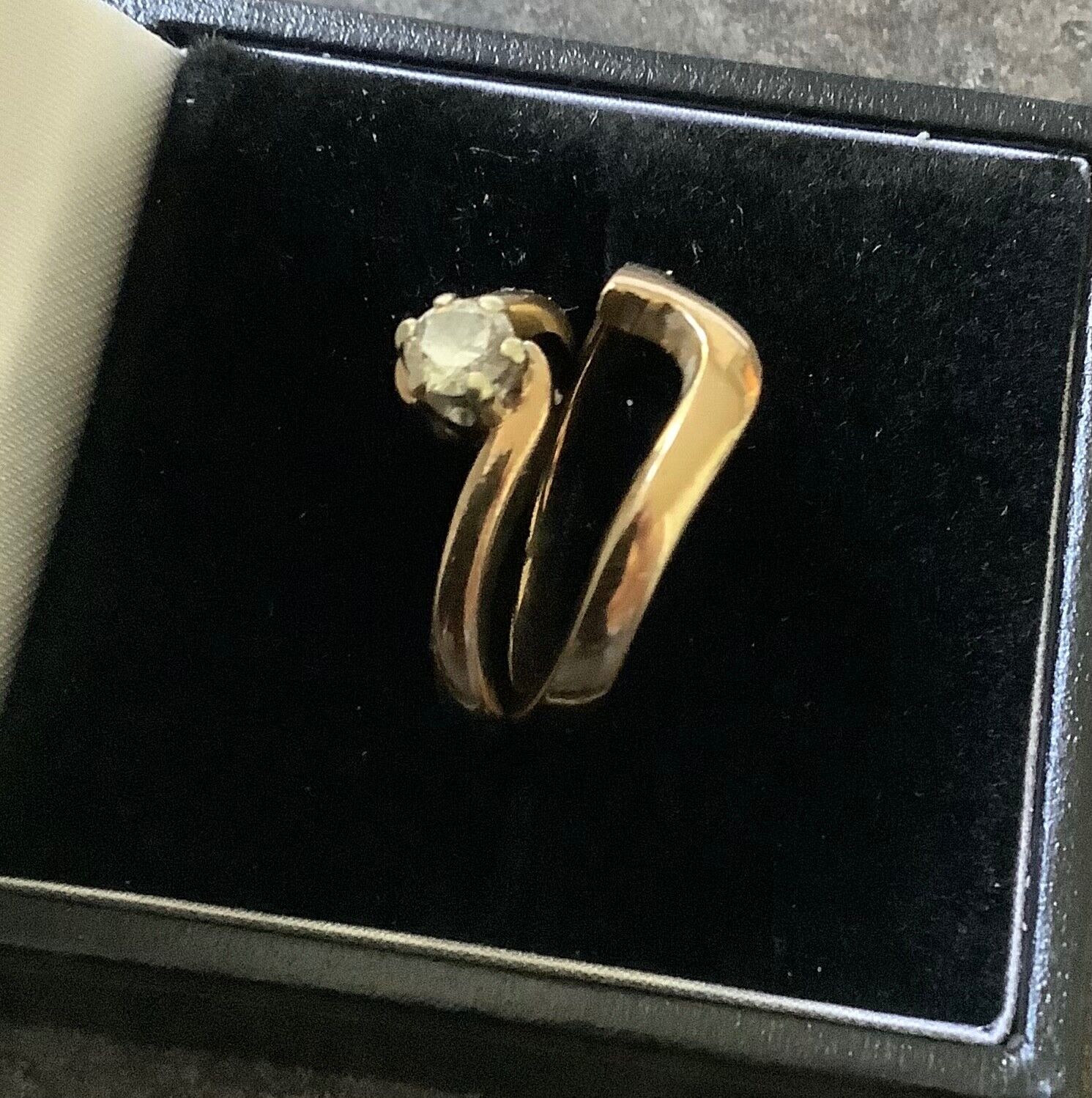 9ct diamond 0.25ct solitaire engagement ring & 9ct wedding ring J1/2 y. gold set