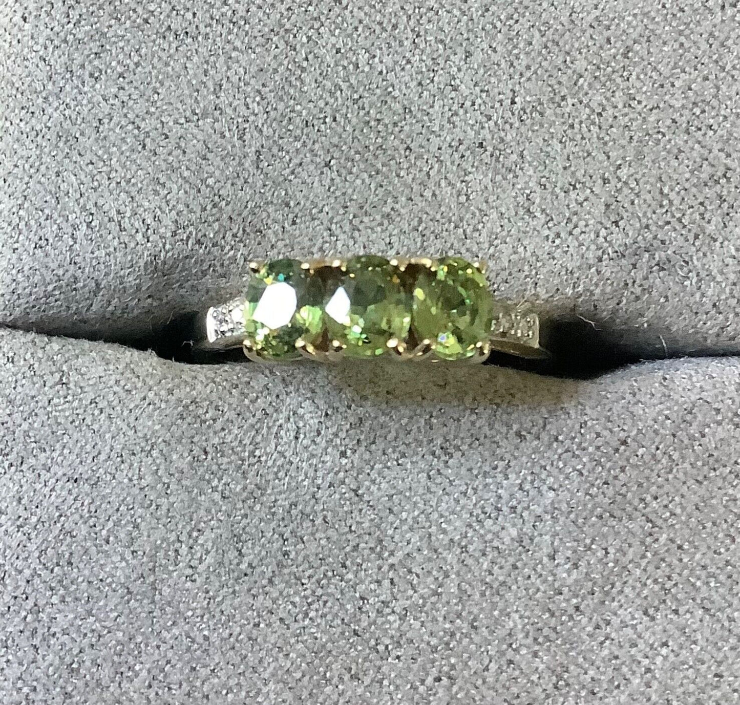 9ct Demantoid garnet and diamond trilogy ring size N1/2 yellow gold hallmarked