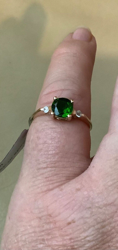 9ct chrome diopside and clear stone ring size N1/2 yellow gold