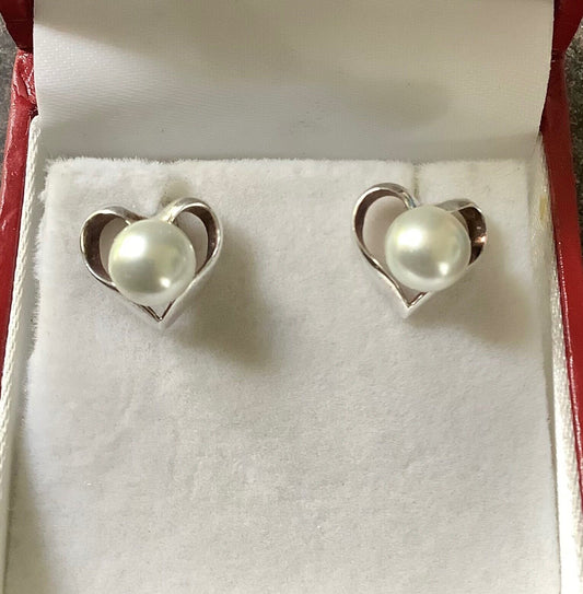 925 Silver and pearl heart stud earrings