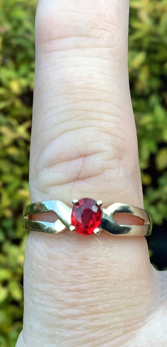 9ct red gemstone oval ring 5x4mm size N solitaire yellow gold