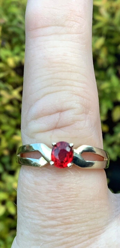 9ct red gemstone oval ring 5x4mm size N solitaire yellow gold