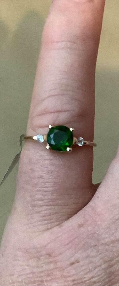 9ct chrome diopside and clear stone ring size N1/2 yellow gold
