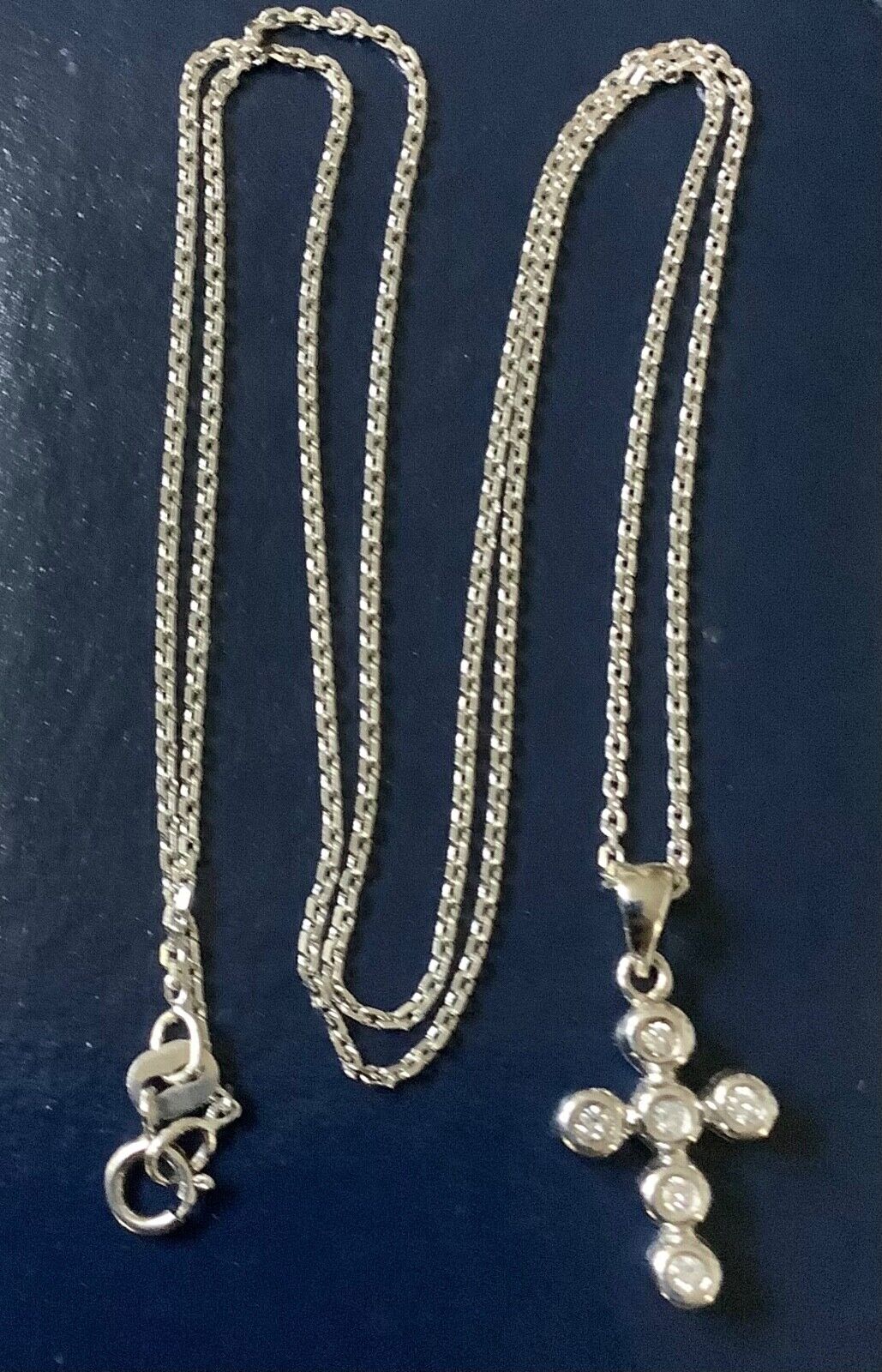 9ct Diamond cross white gold pendant on 18" 9ct white gold chain