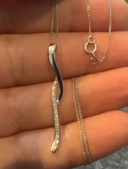 9ct Diamond wave bar white gold pendant necklace on 18" 9ct fine chain
