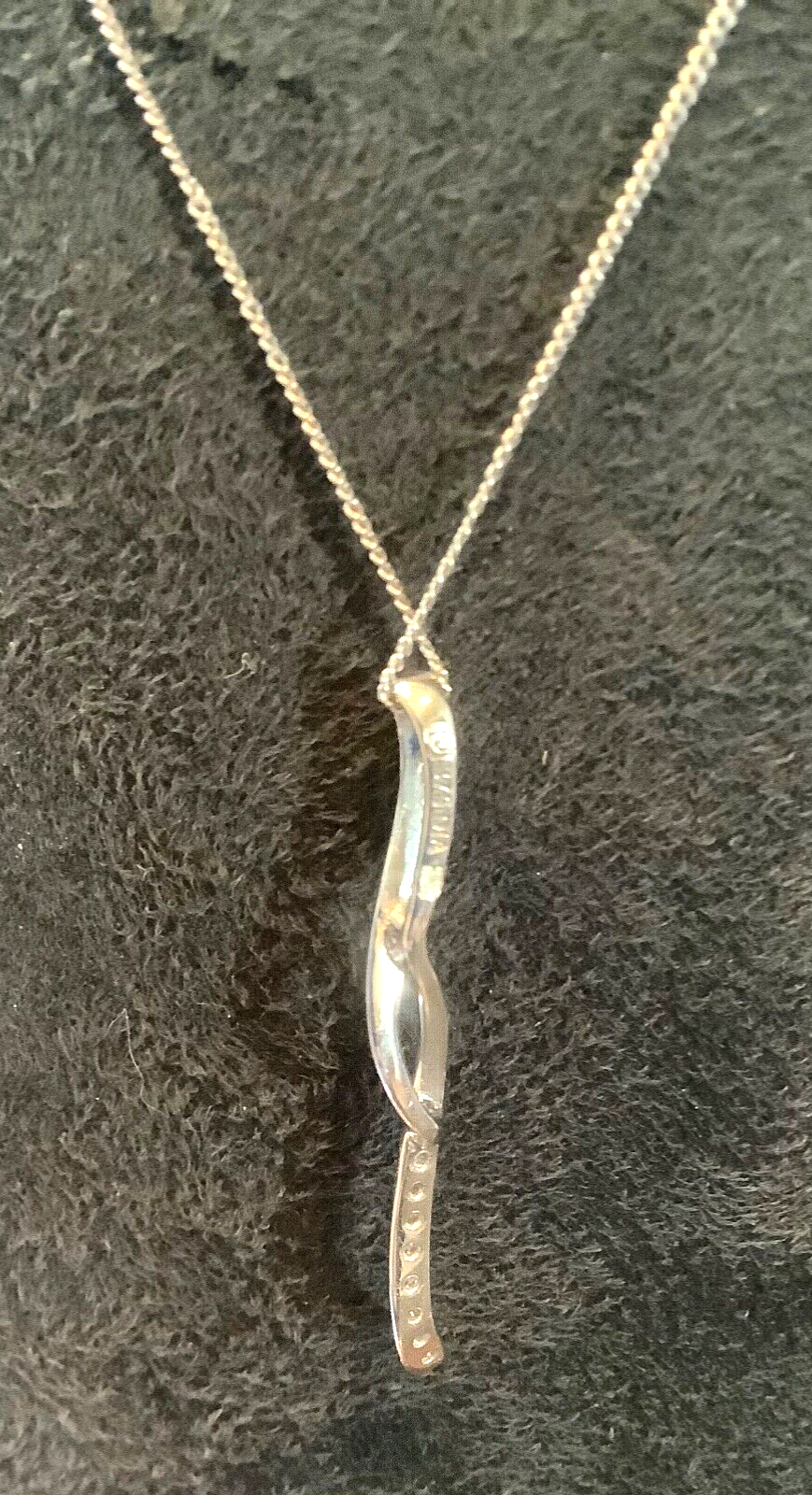 9ct Diamond wave bar white gold pendant necklace on 18" 9ct fine chain