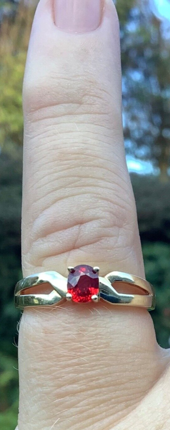 9ct red gemstone oval ring 5x4mm size N solitaire yellow gold
