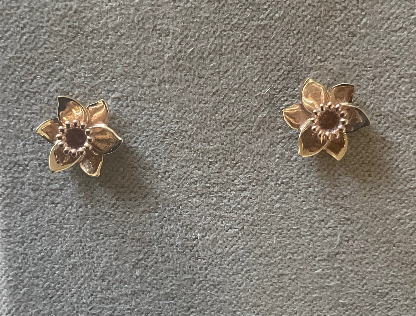 Clogau 9ct Welsh Daffodil stud earrings in yellow and rose gold 1cm RRP £250