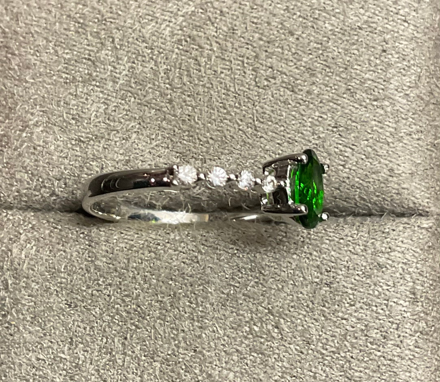 9ct Chrome diopside and white zircon ring size N white gold