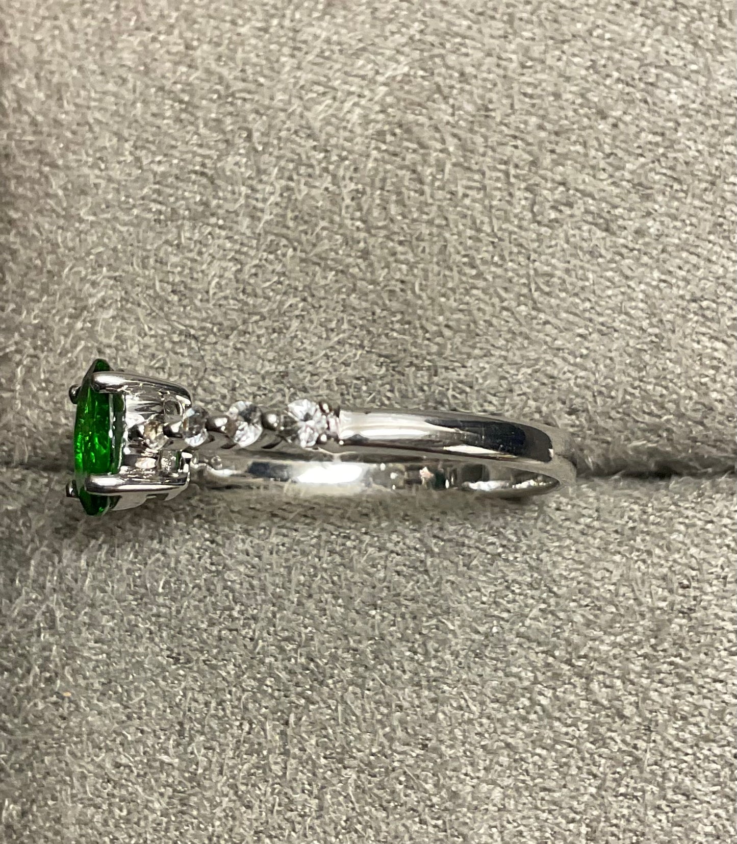 9ct Chrome diopside and white zircon ring size N white gold