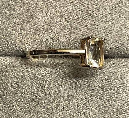 10K pale yellow solitaire rectangle cut gemstone ring size N1/2 yellow gold TGGC