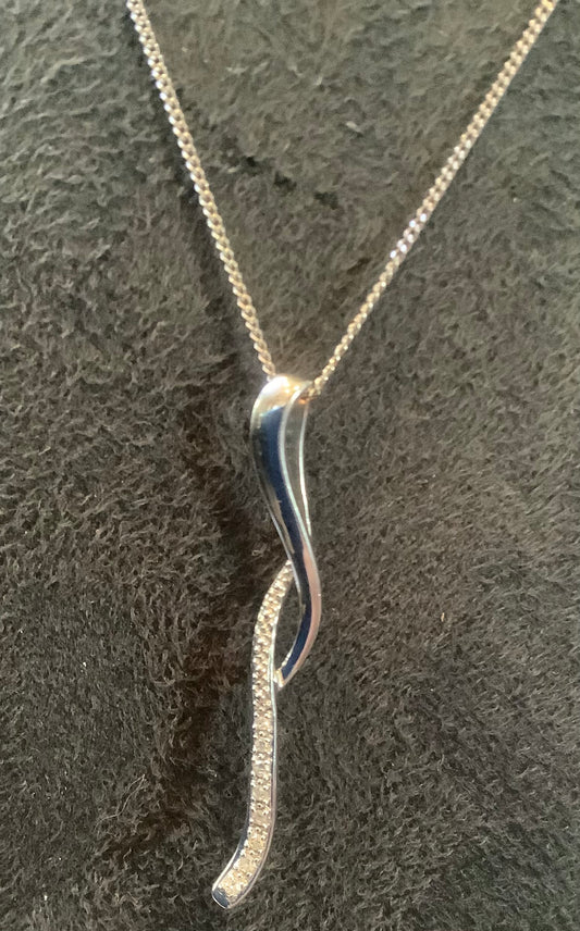 9ct Diamond wave bar white gold pendant necklace on 18" 9ct fine chain
