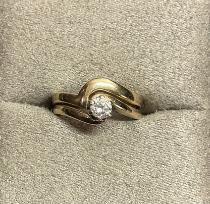 9ct diamond 0.25ct solitaire engagement ring & 9ct wedding ring size J1/2 yellow gold companion set