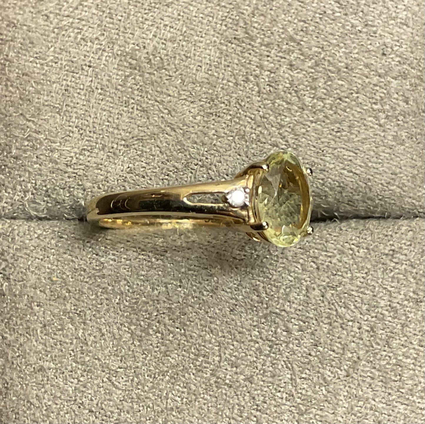 10k greenish yellow Beryl and diamond ring size N yellow gold TGGC