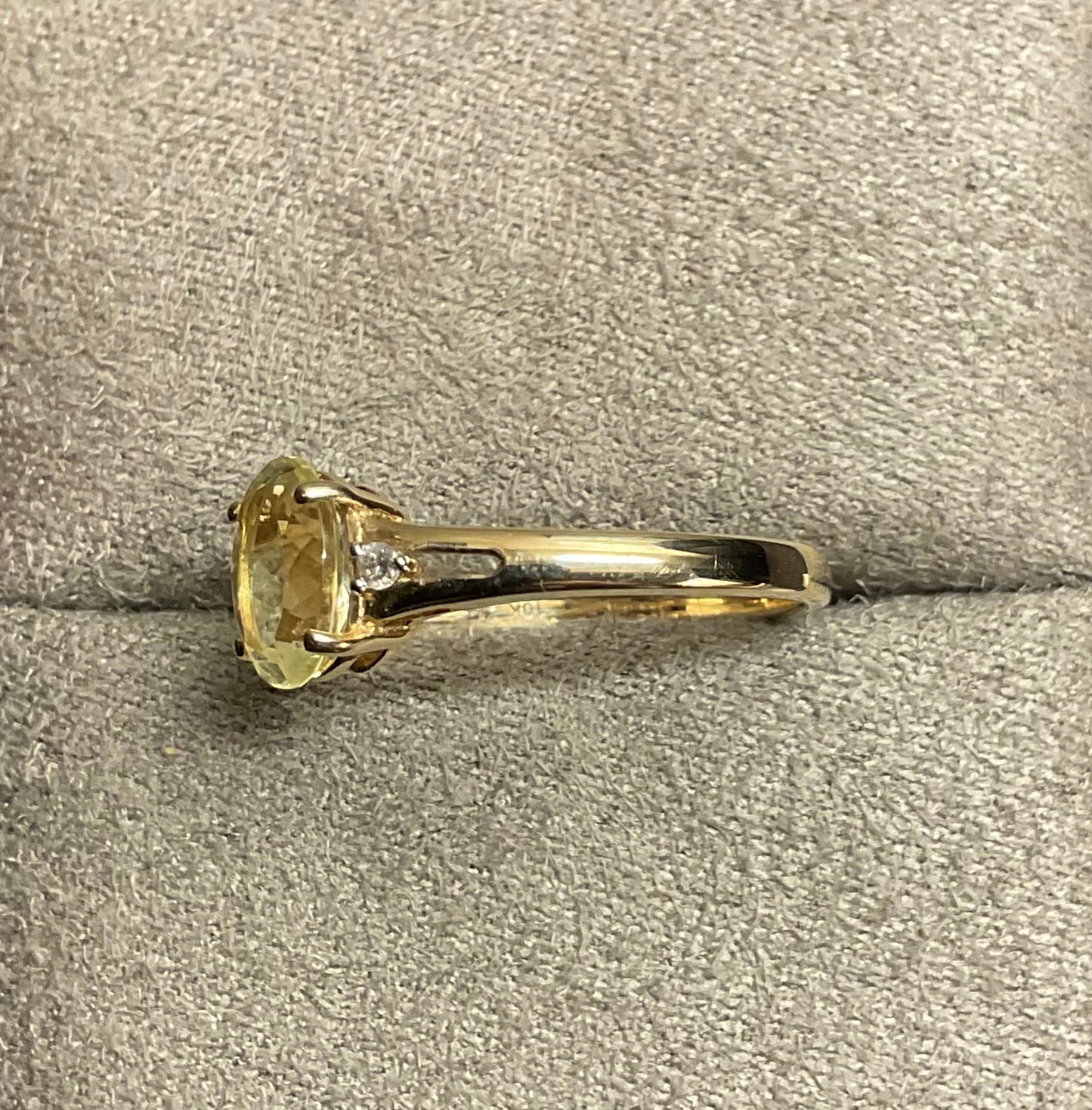 10k greenish yellow Beryl and diamond ring size N yellow gold TGGC