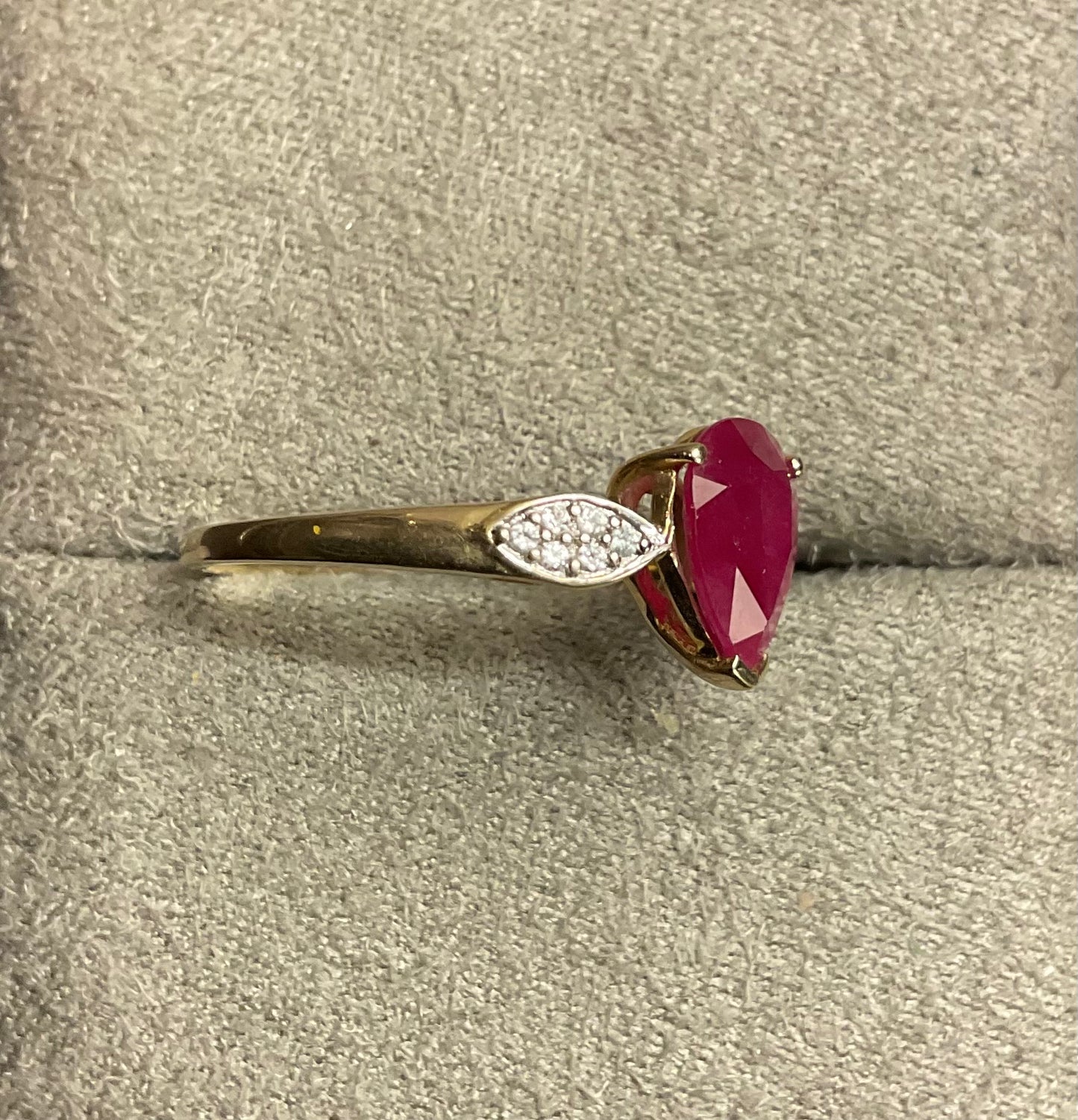10K gold pear cut ruby and white zircon ring size P1/2 hallmarked TGGC