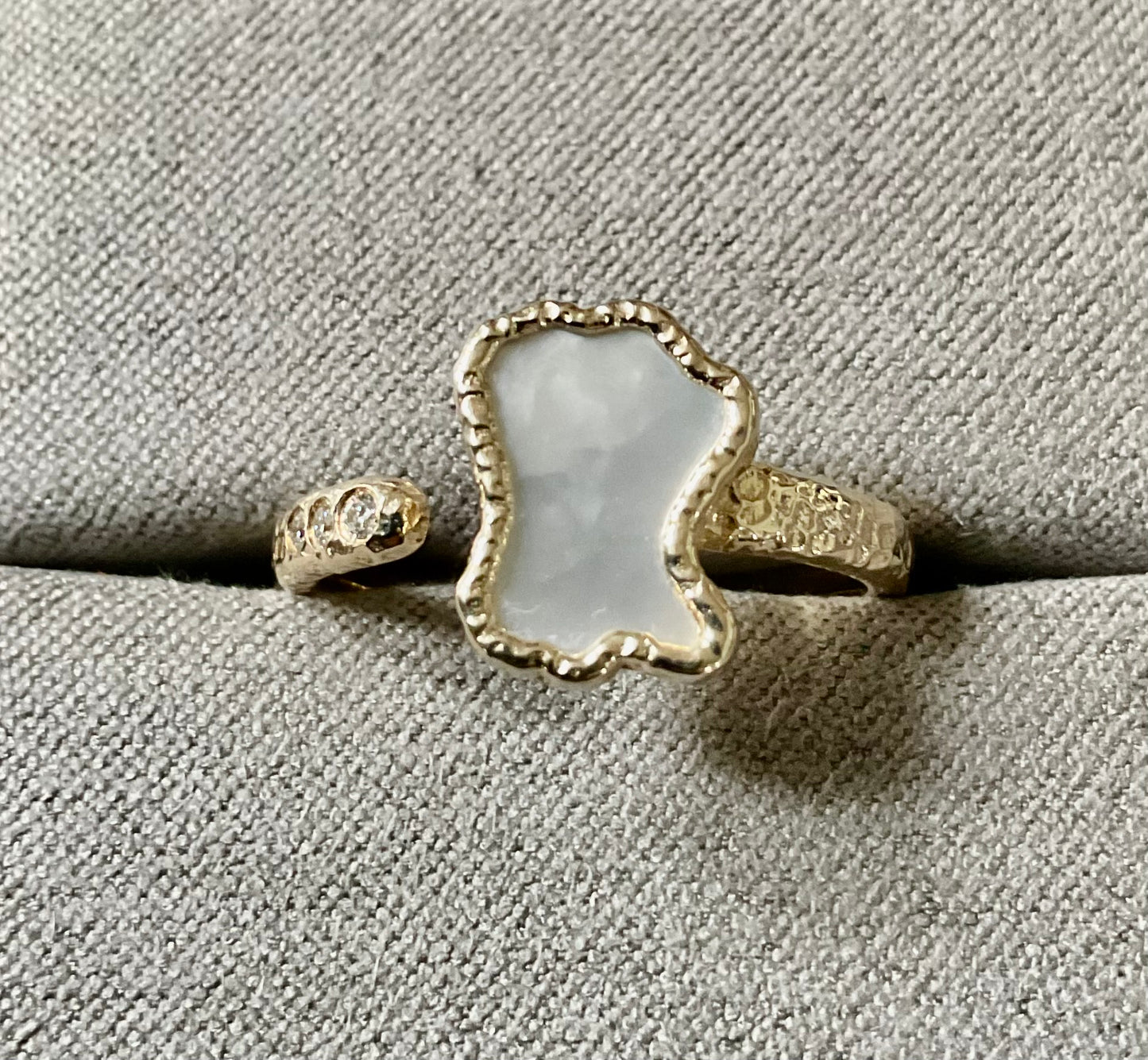 Clogau 9ct Lady of Luck Diamond and Mother of Pearl ring in yellow gold size P1/2