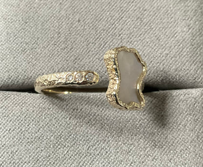 Clogau 9ct Lady of Luck Diamond and Mother of Pearl ring in yellow gold size P1/2