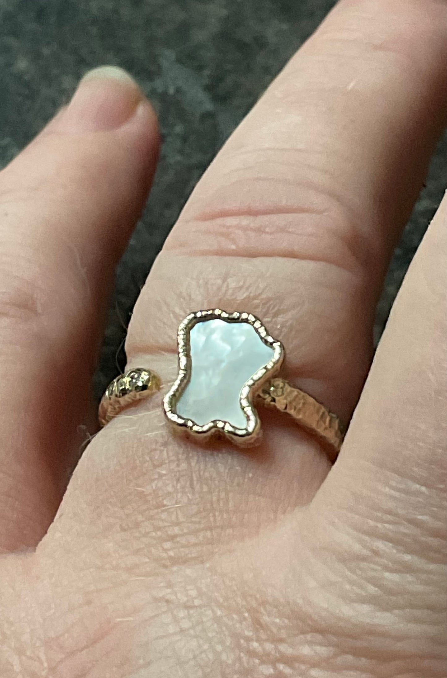 Clogau 9ct Lady of Luck Diamond and Mother of Pearl ring in yellow gold size P1/2