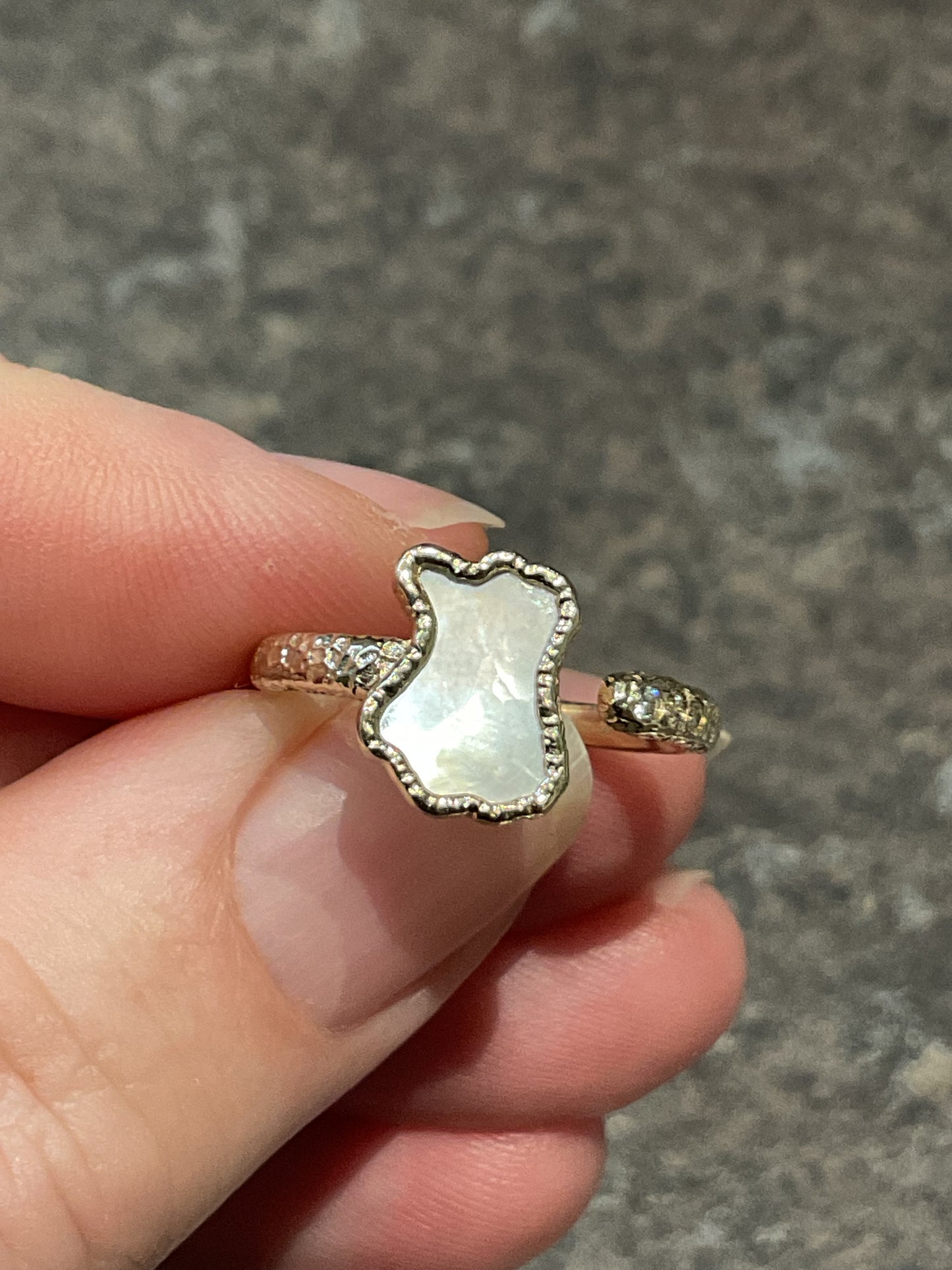 Clogau 9ct Lady of Luck Diamond and Mother of Pearl ring in yellow gold size P1/2