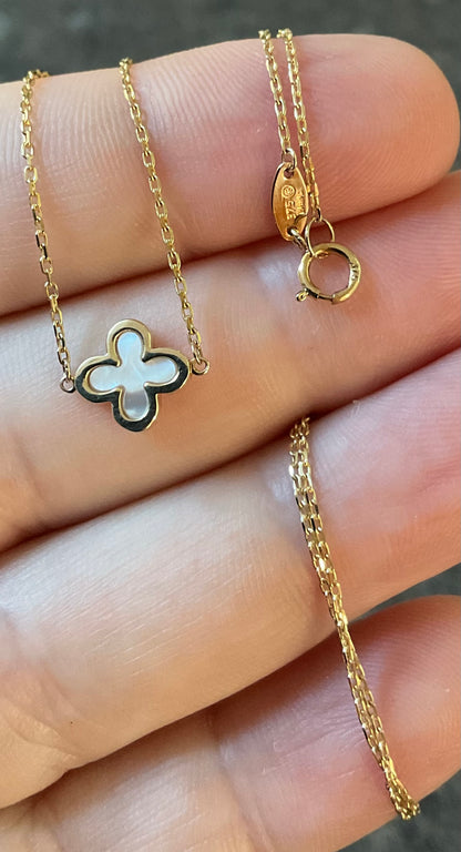 Beaverbrooks 9ct Mother of Pearl single Clover necklace 18” in yellow gold RRP £275