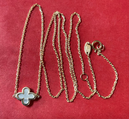 Beaverbrooks 9ct Mother of Pearl single Clover necklace 18” in yellow gold RRP £275