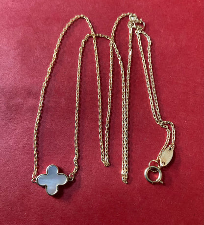 Beaverbrooks 9ct Mother of Pearl single Clover necklace 18” in yellow gold RRP £275