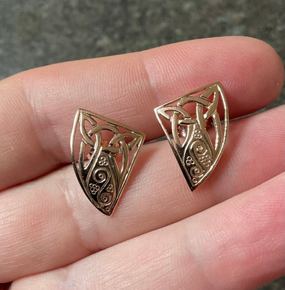 Vintage 9ct Cymru-Y Metel Rose gold Celtic stud earrings containing rare Welsh gold