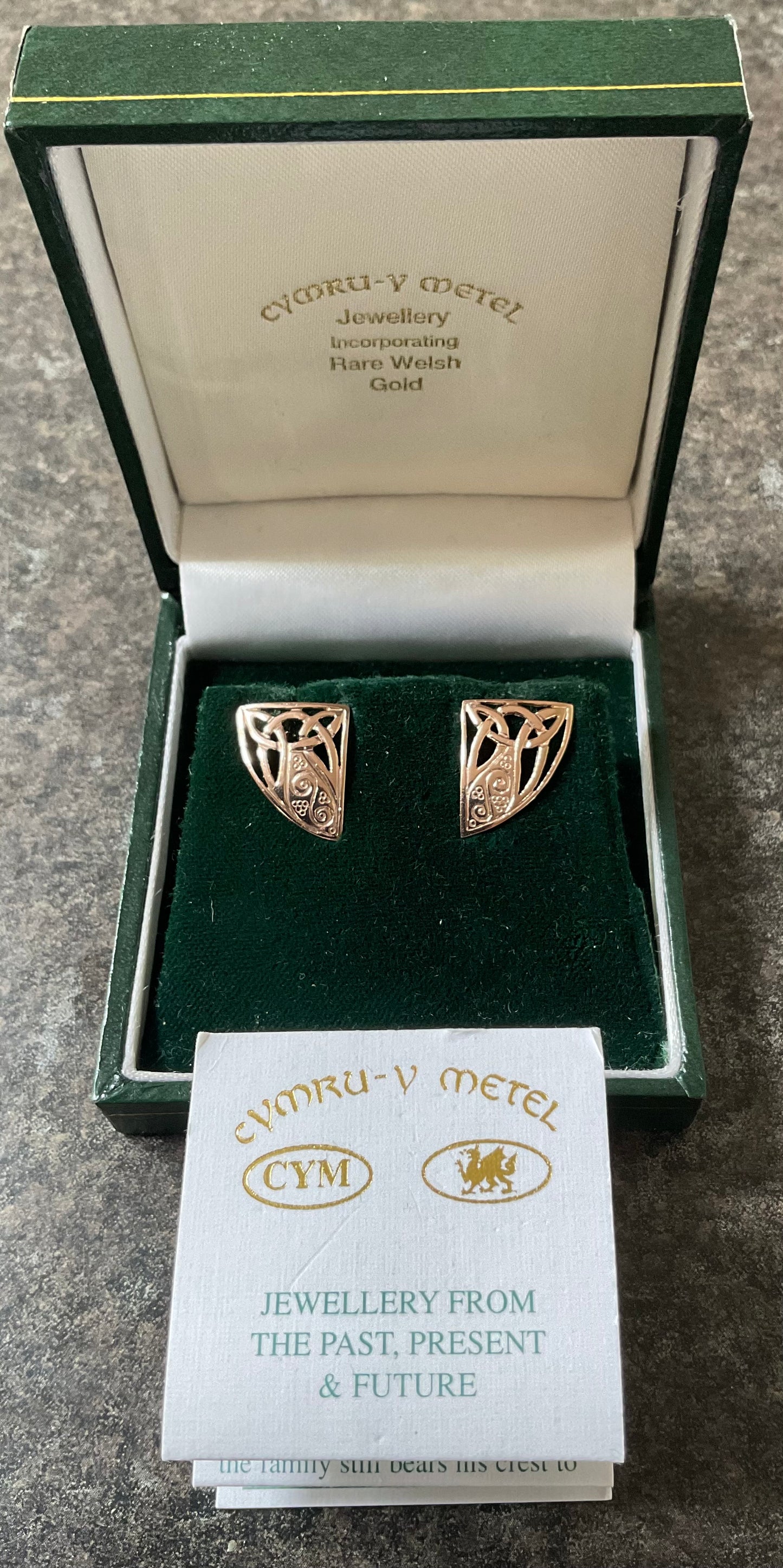 Vintage 9ct Cymru-Y Metel Rose gold Celtic stud earrings containing rare Welsh gold