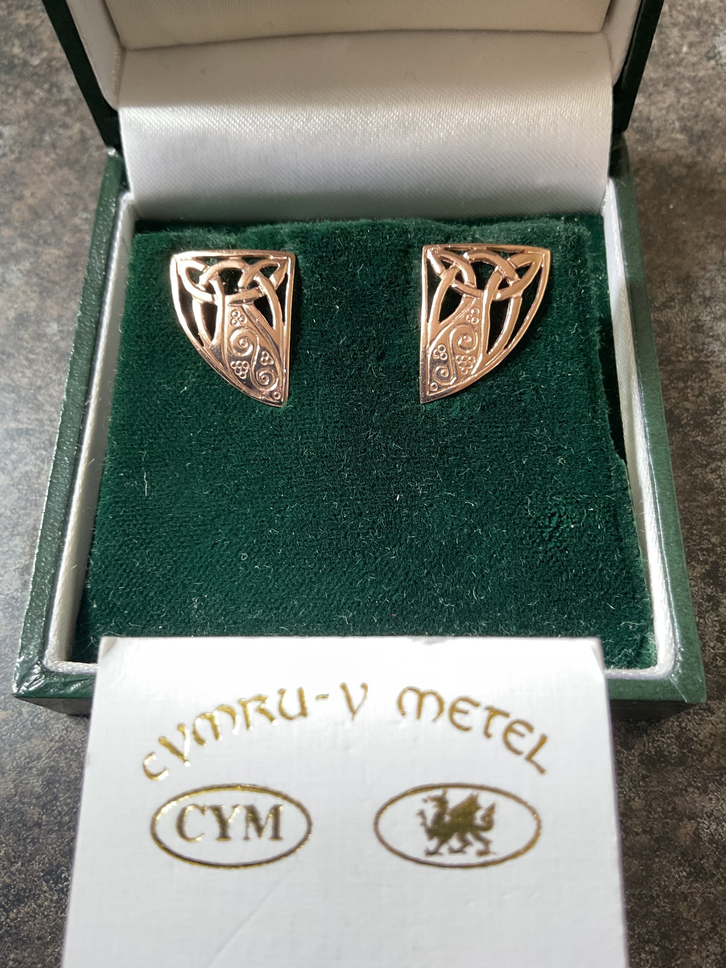 Vintage 9ct Cymru-Y Metel Rose gold Celtic stud earrings containing rare Welsh gold
