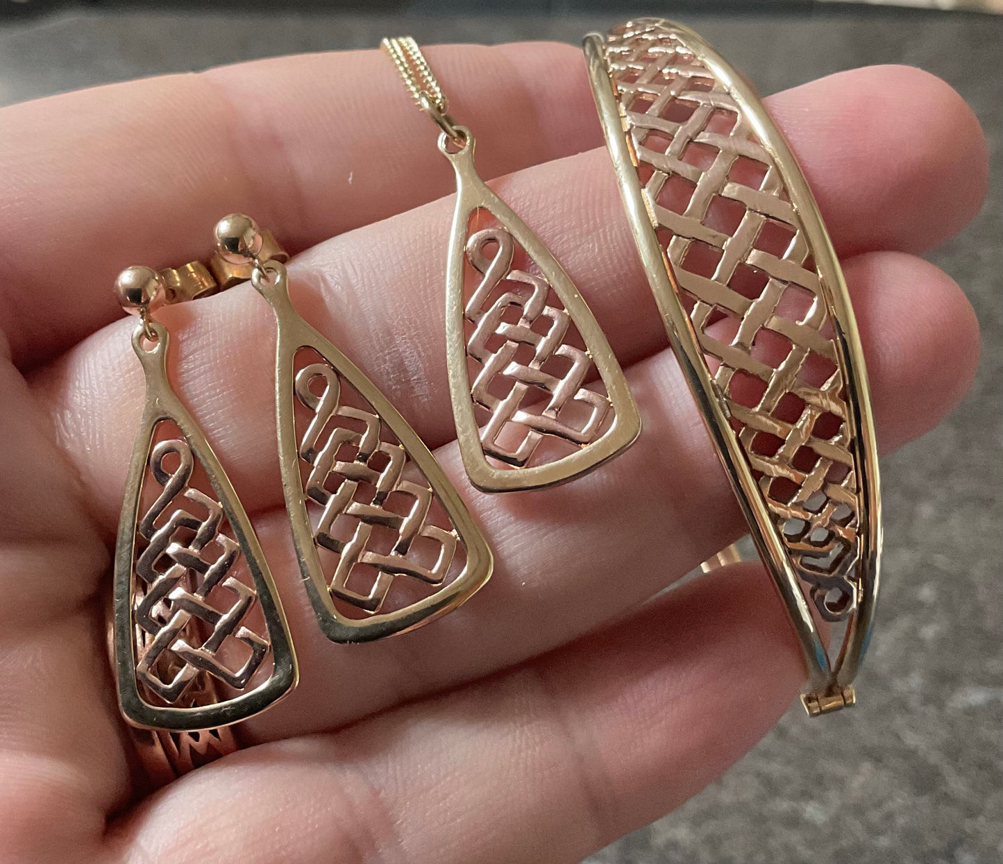 Vintage Clogau Lady Guinevere bangle necklace and earrings matching set in yellow and rose gold