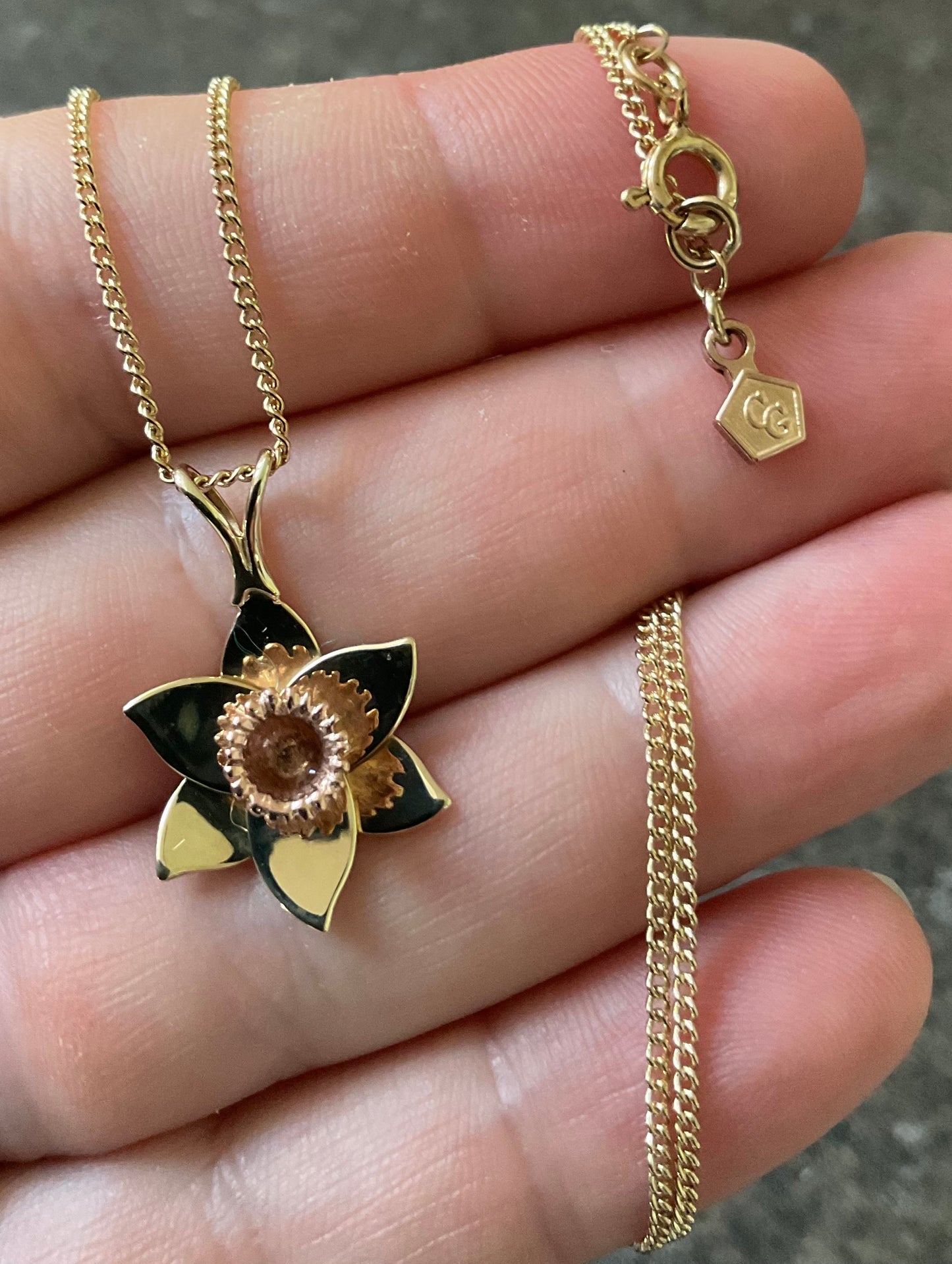 Clogau 9ct Daffodil pendant 18” necklace in yellow and rose gold 5.25g