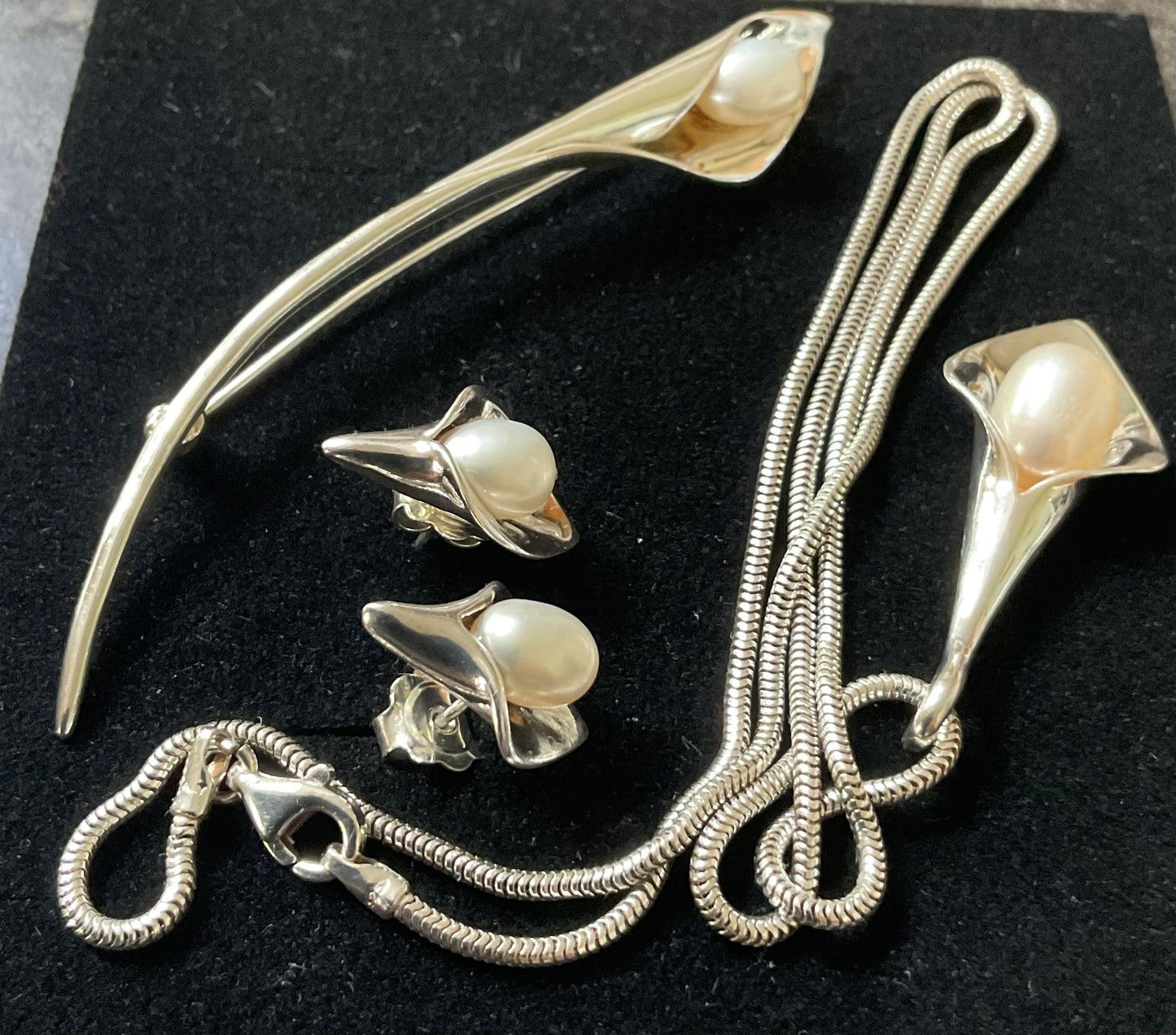 Handmade ARC 925 sterling silver Calla Lily and Pearl matching necklace, earrings and brooch set