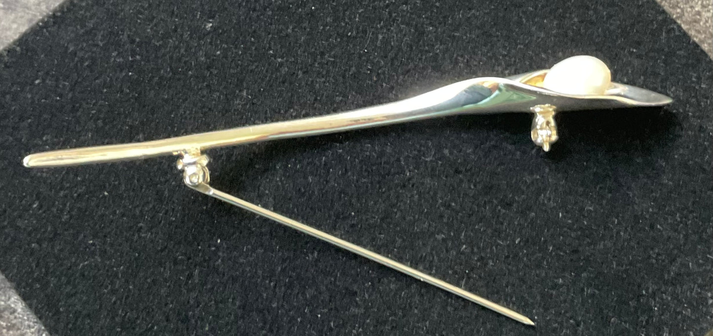 Handmade ARC 925 sterling silver Calla Lily and Pearl matching necklace, earrings and brooch set