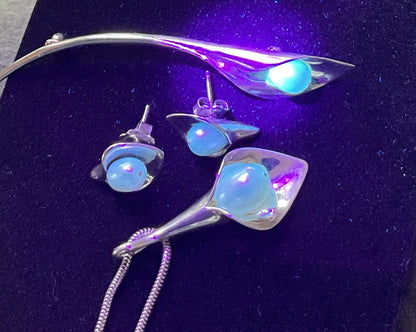 Handmade ARC 925 sterling silver Calla Lily and Pearl matching necklace, earrings and brooch set